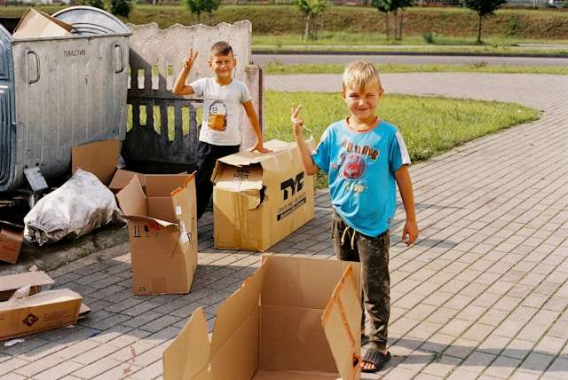 Cara mengajari anak membuang sampah