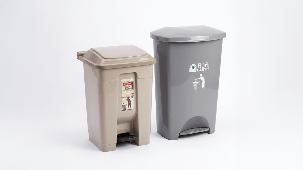 Perbedaan Bahan Tempat Sampah: Plastik, Stainless, atau Fiberglass, Mana yang Terbaik?